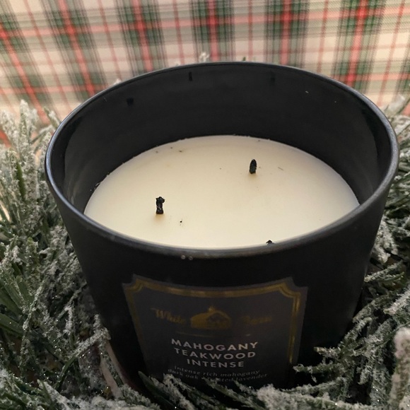 White Barn Mahogany Teakwood Intense     3-wick Candle - Picture 4 of 11